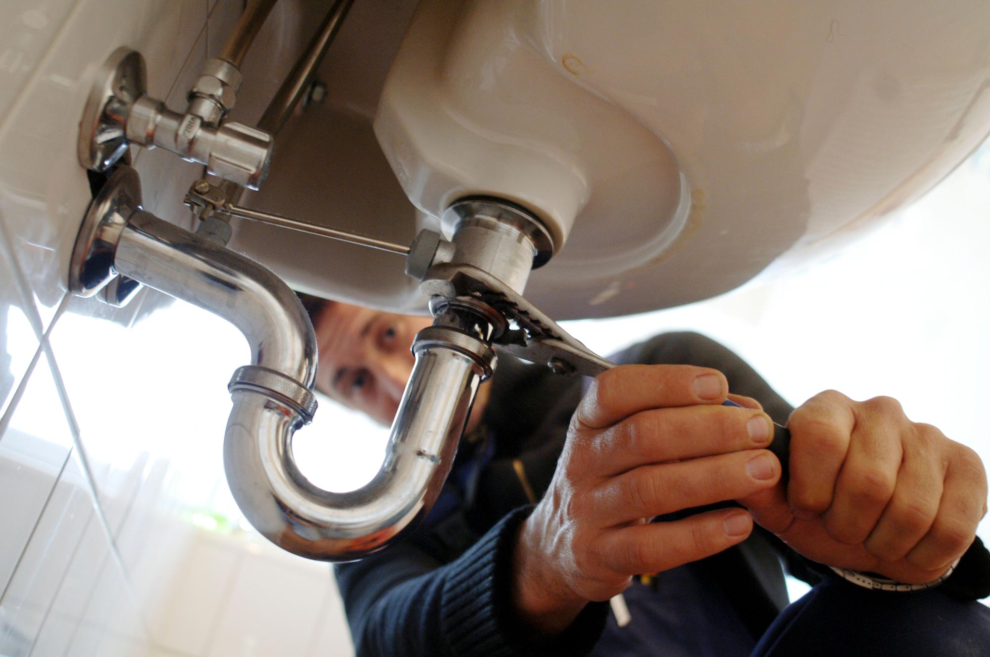 close-up-of-plumber-fixing-sink-2000px
